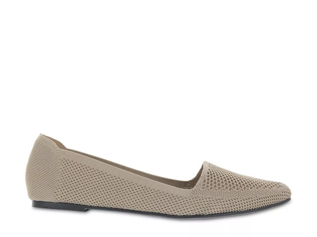Mia Corrine Flat