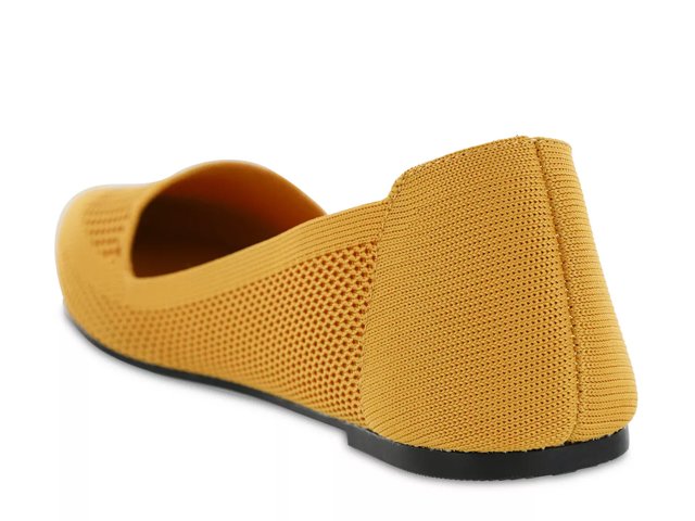 Mia Corrine Flat