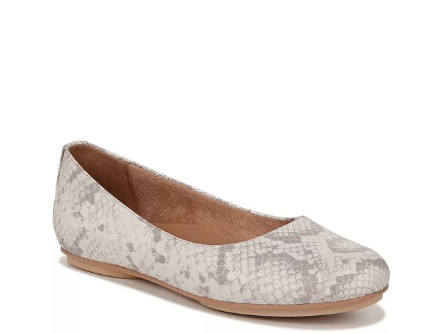 Dsw outlet naturalizer flats