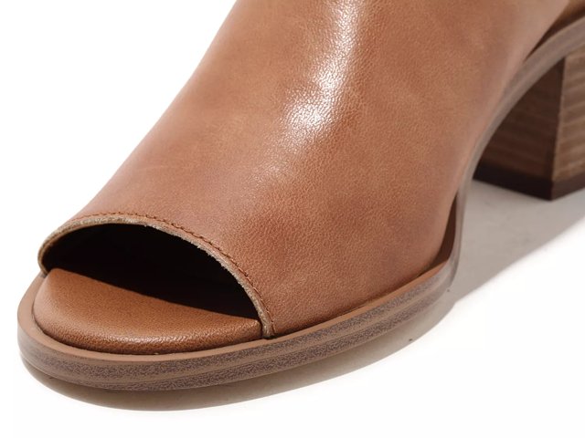 Dsw lucky sandals hot sale