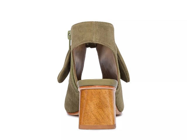 Bernardo Lizzie Sandal