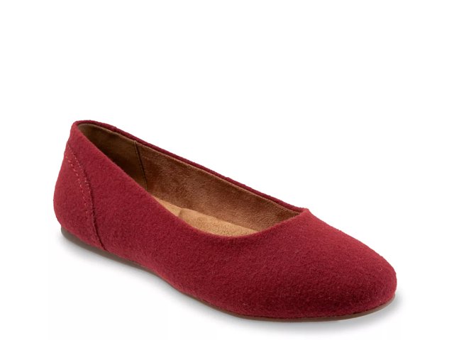 Dsw red store flat shoes