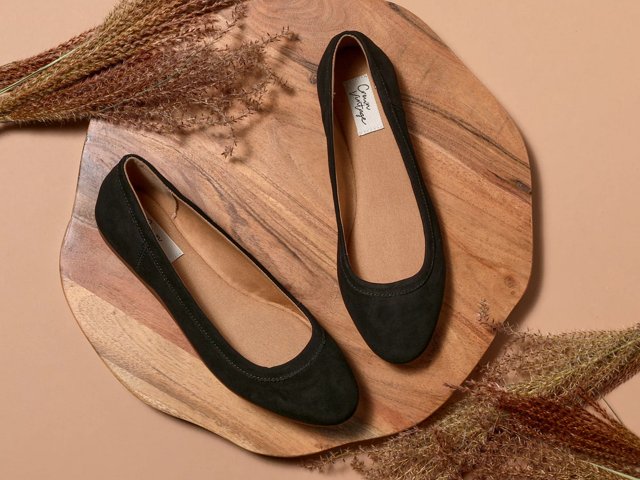 Crown vintage on sale black flats