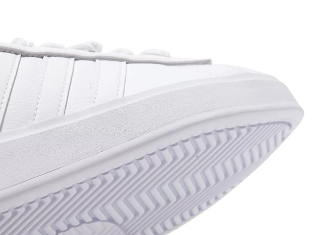 Adidas original 2025 white sneakers
