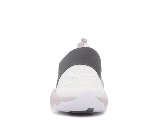 kinetic impact strap sneaker
