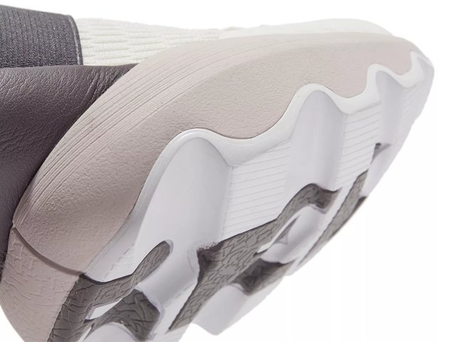 kinetic impact strap sneaker