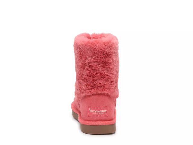 Peach uggs 2025