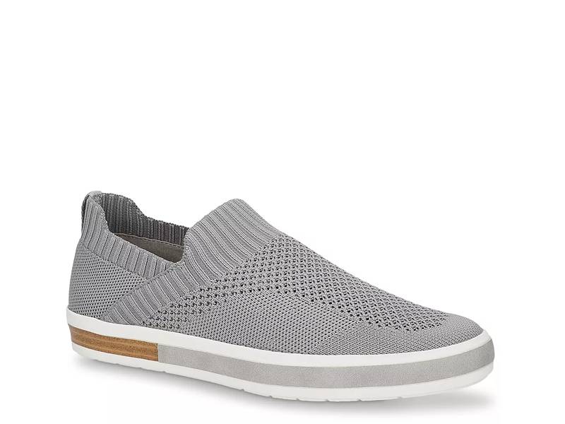 SOUL Naturalizer Women's Tia Medium/Wide Slip On Sneaker