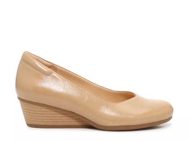 Vendra bloom wedge pump outlet