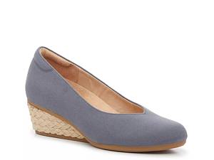 Navy blue hot sale wedge pumps