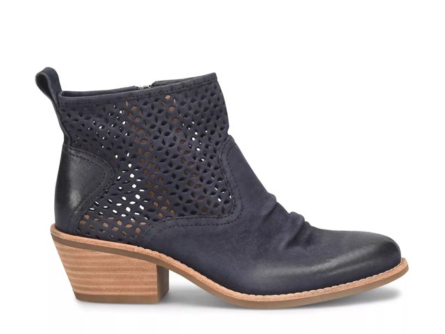 Sofft perforated hot sale bootie