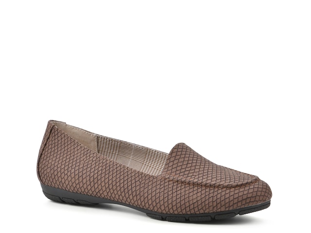 Cliffs by White Mountain Gracefully Flat - Free Shipping | DSW