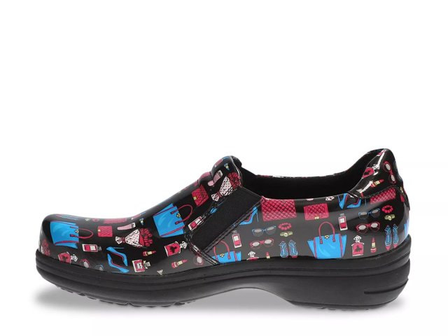 Easy works by easy street bind womens clogs 2025