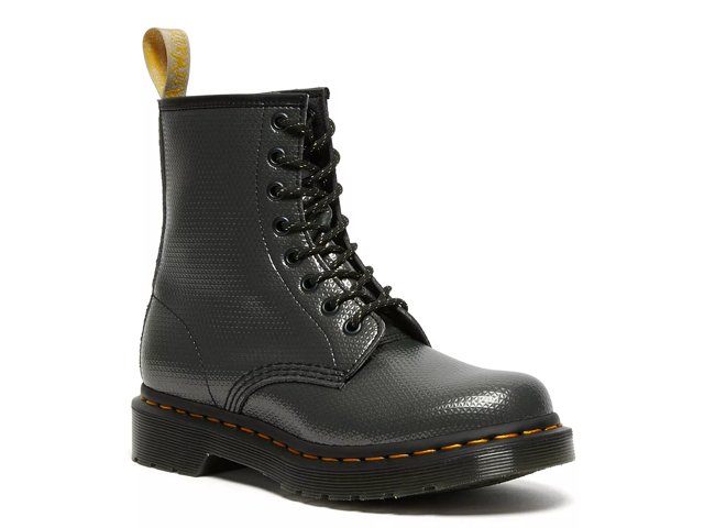 Does dsw outlet sell doc martens