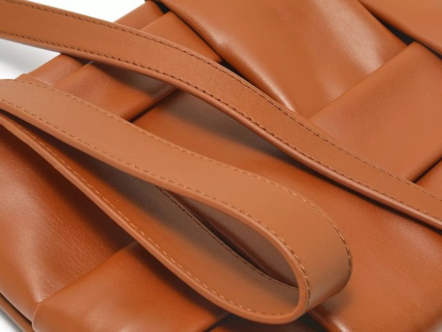 Vince camuto wristlet sales