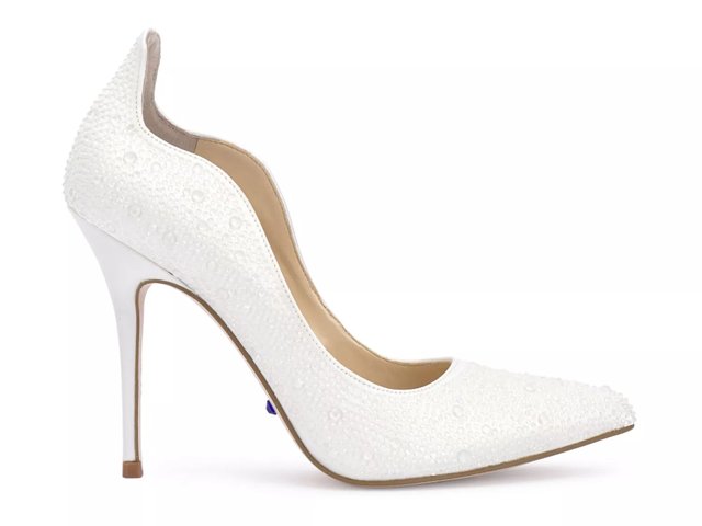 White jessica simpson pumps 2025