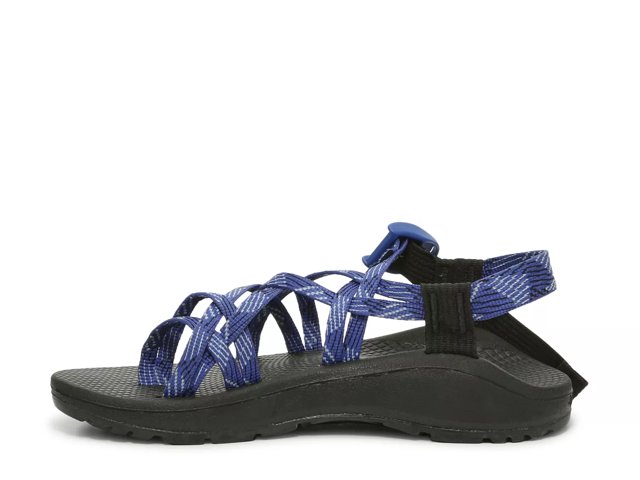 Triple clearance strap chacos