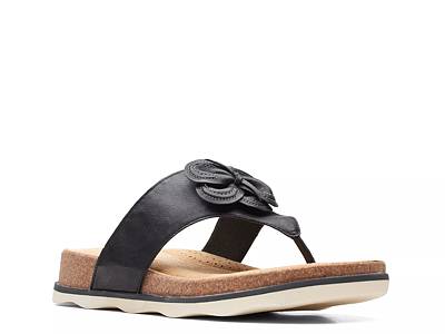 Clarks black leather sale flip flops