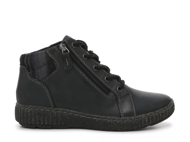 Caroline boot sale
