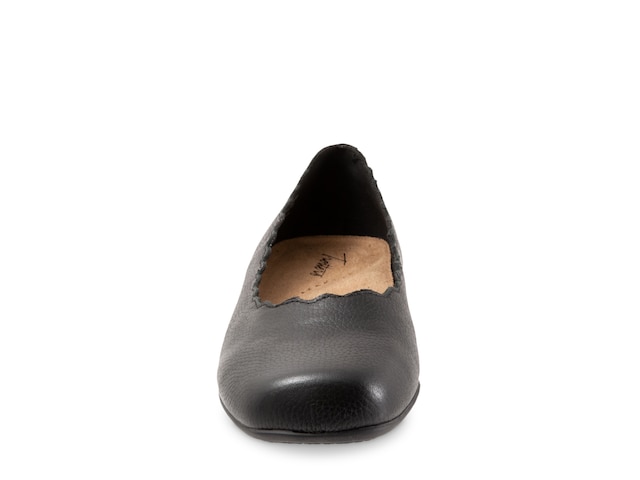 Trotters Sabine Flat - Free Shipping | DSW