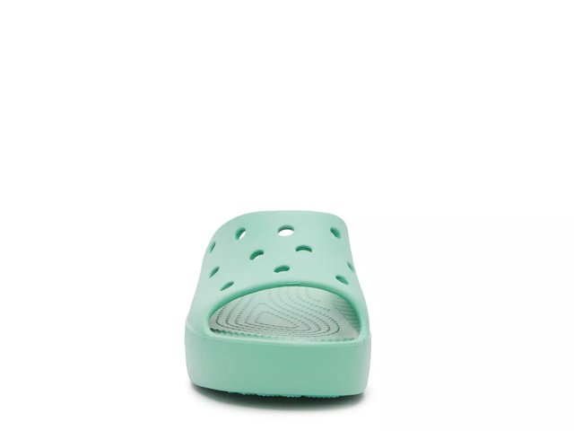 Crocs CLASSIC PLATFORM FLIP - Pool shoes - jade stone/neon green