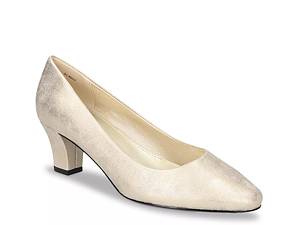 Womens wide width on sale gold dress shoes