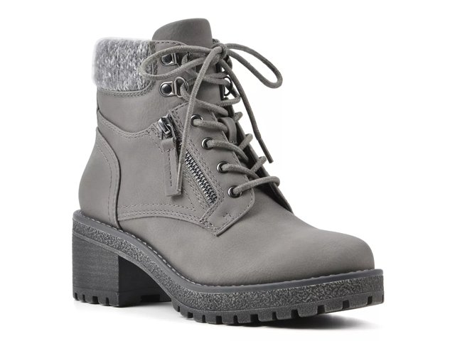 Dsw cliffs by white mountain top