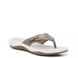 Clarks flip hot sale flops clearance