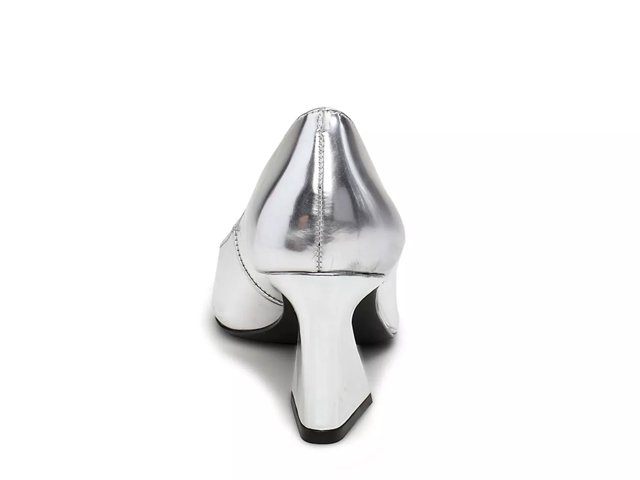 Silver pumps dsw top