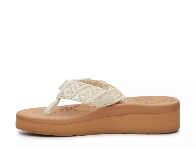White roxy flip flops hot sale