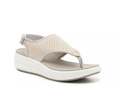 Clarks flip flops dsw sale