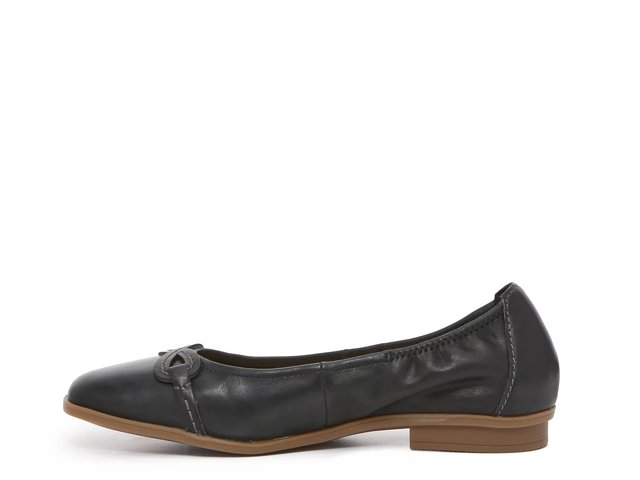 Clarks flats dsw clearance