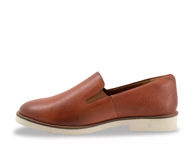 Softwalk whistle sale wedge loafer