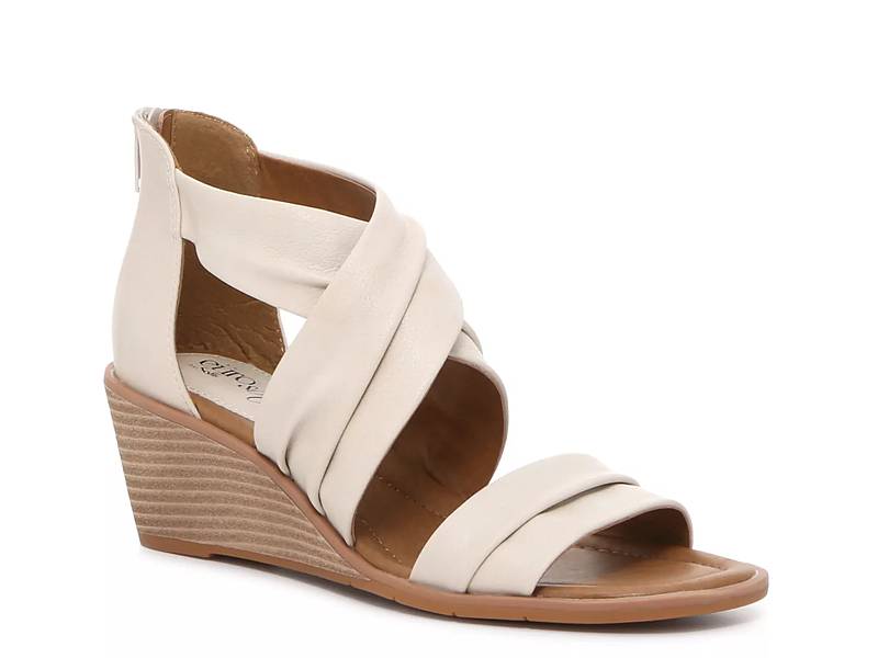 Italian shoemakers discount saylor wedge sandal