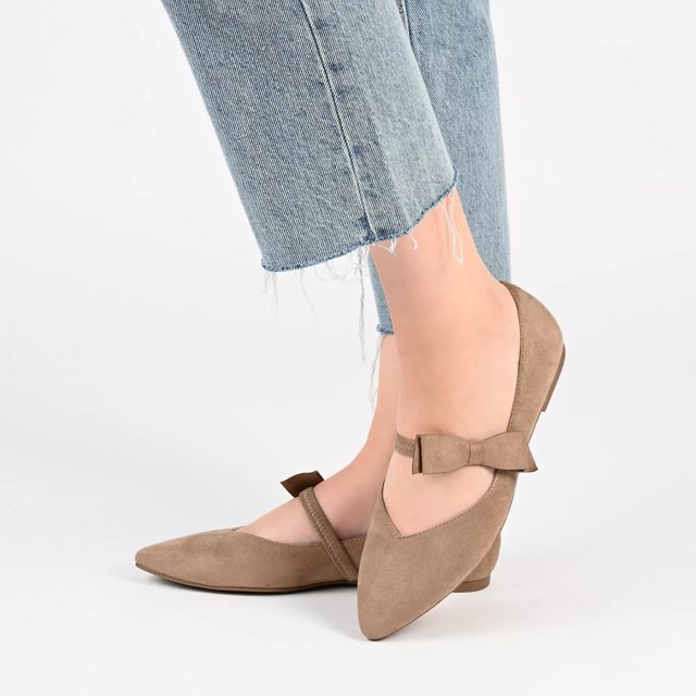 Journee Collection Aizlynn Flat