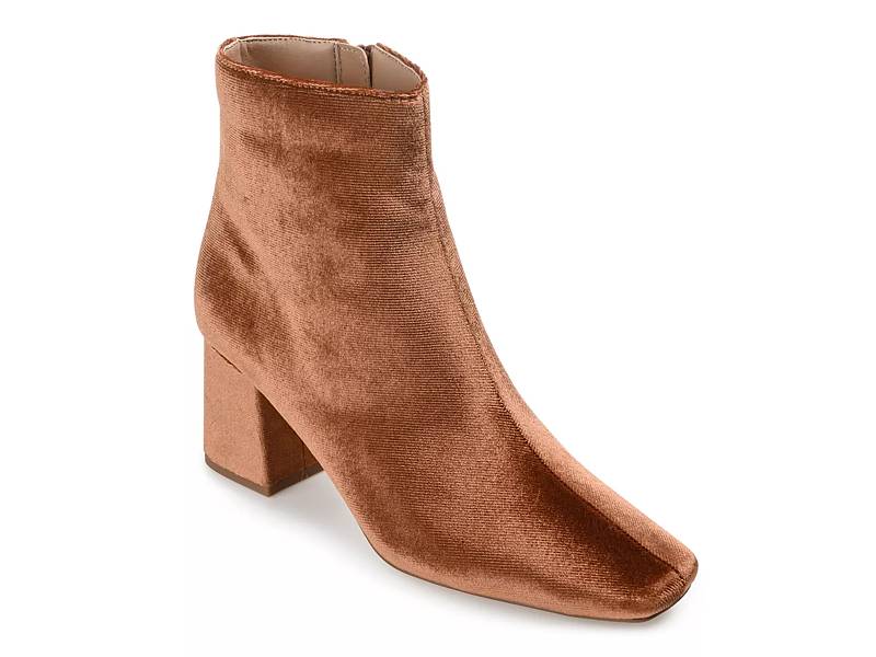 Journee collection zuri on sale bootie