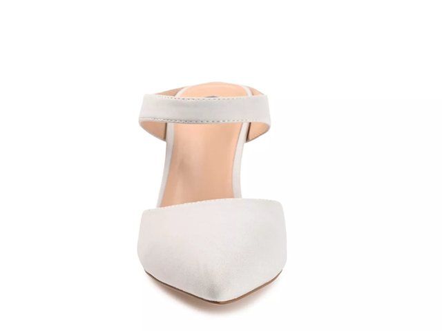 Journee Collection Maevali Pump