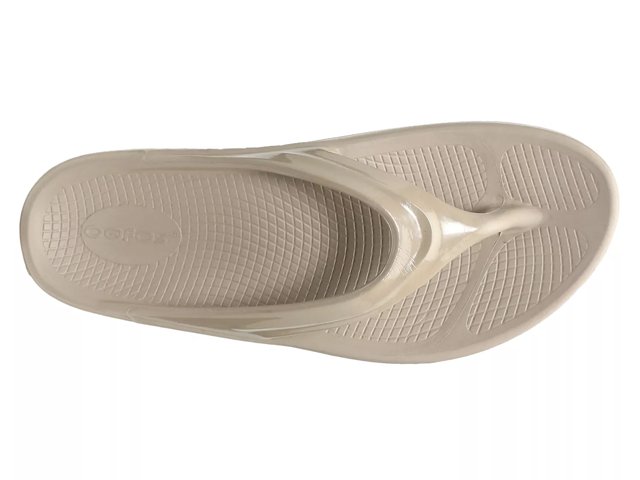 OOFOS OOmega Platform Flip Flop - Women's - Free Shipping | DSW