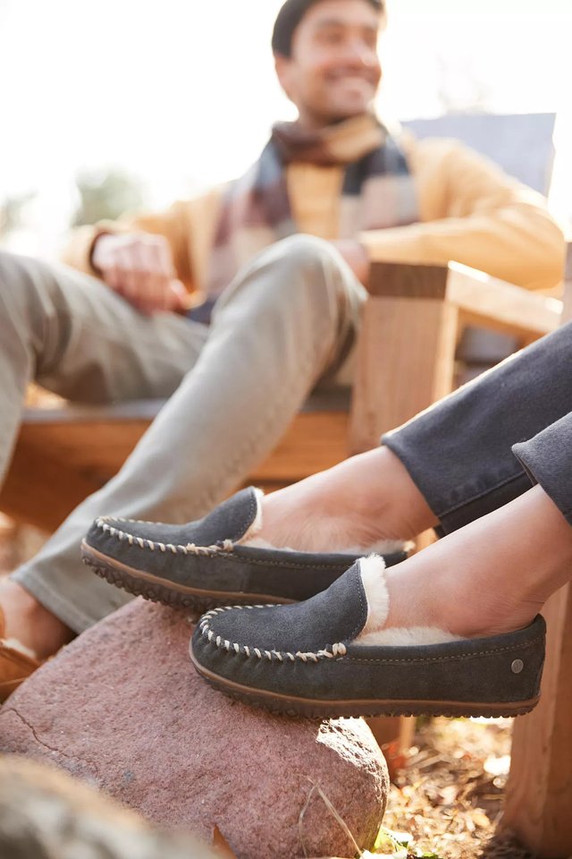 Minnetonka slip on on sale