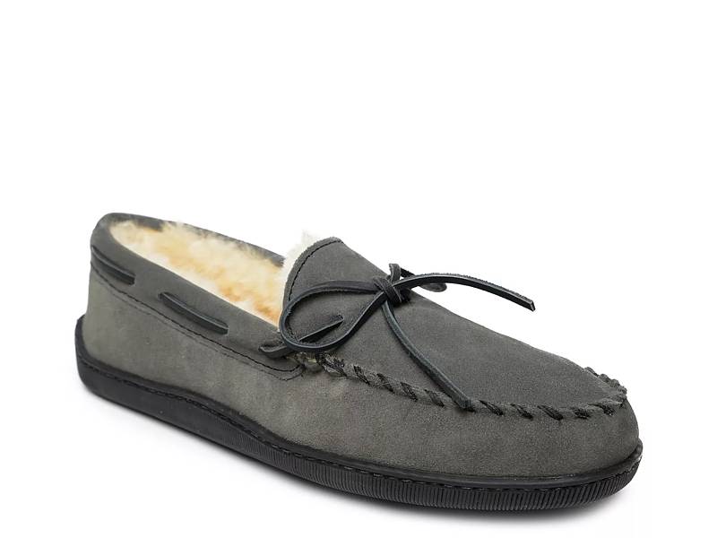 Minnetonka men's sale sheepskin hardsole moccasin