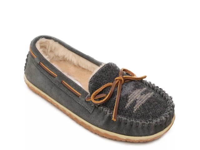 Dsw minnetonka online mens slippers