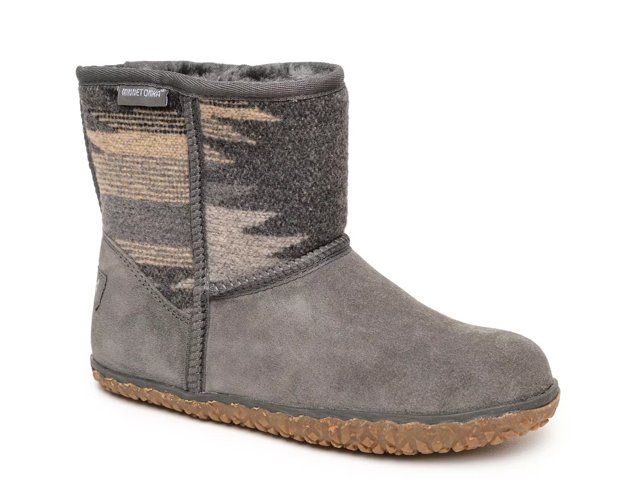 Minnetonka women's winter boots discount