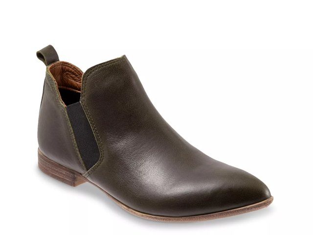 Vicki leather boots by earth on sale