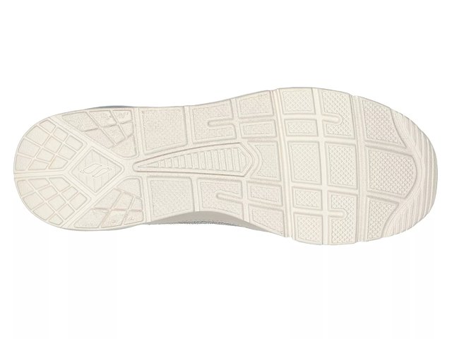 Skechers stepping on yeezys hotsell