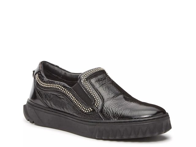 Dsw black slip on sneakers deals