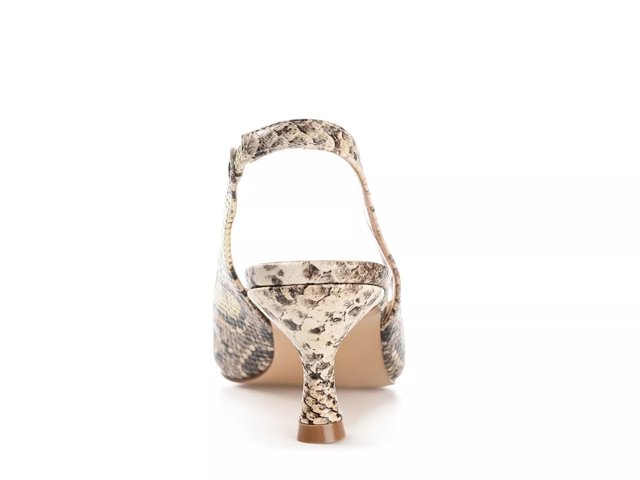 Journee Collection Mikoa Pump
