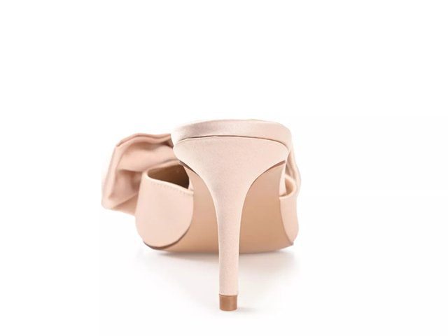 Journee Collection Tiarra Pump