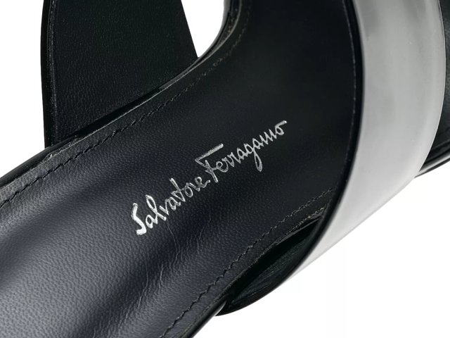 Salvatore ferragamo store lotten sandals