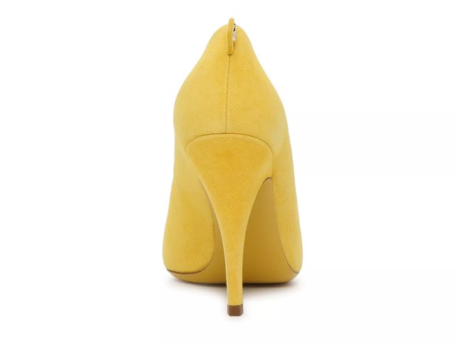 Yellow deals pumps dsw