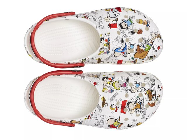 Strawberry crocs dsw 2025